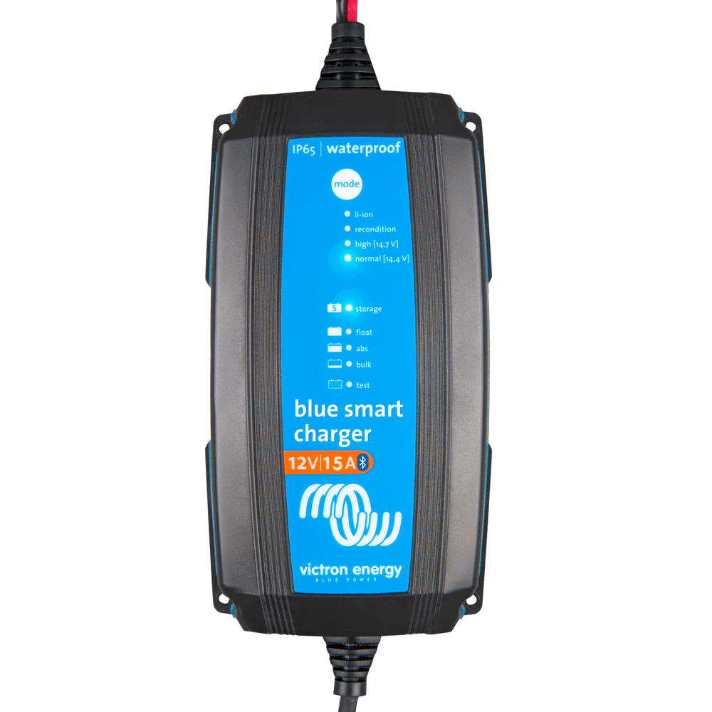 Cargador inteligente azul IP65 12/15(1) 120V NEMA 1-15P Minorista